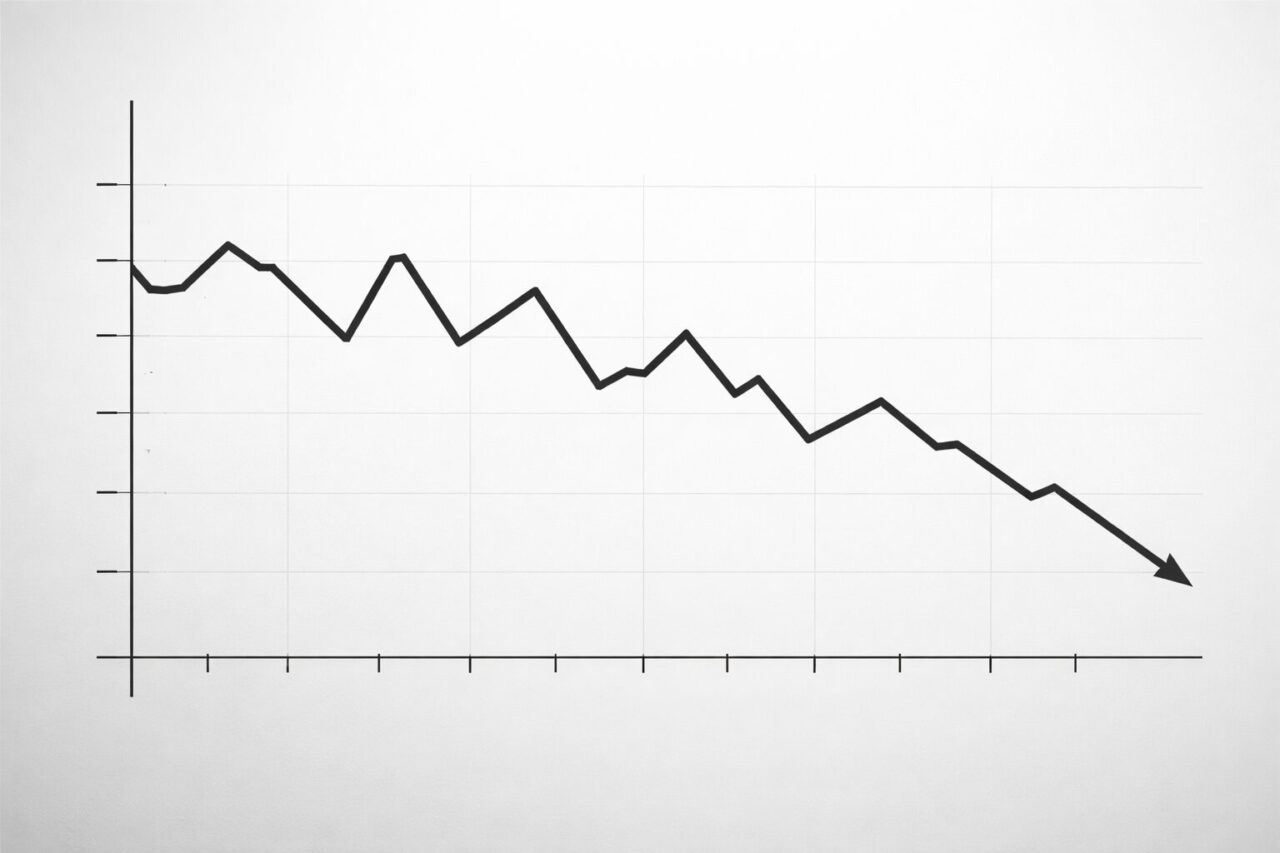 右肩下がりのグラフの画像